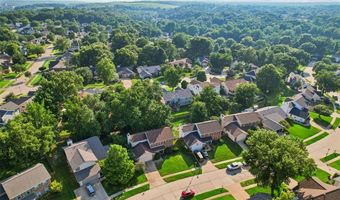 800 Eaglebrooke Dr, Ballwin, MO 63021