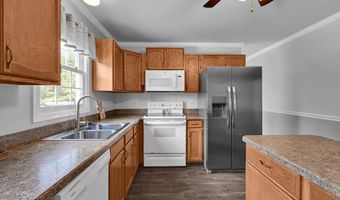 637 FULTON St, Akron, PA 17501