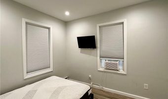 29 Ann St 3, Newport, RI 02840