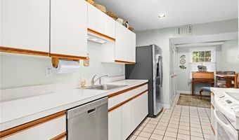 119 Corey Ln, Middletown, RI 02842