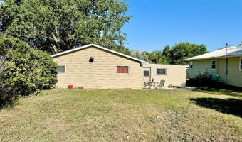 211 6th Ave NW, Bowman, ND 58623