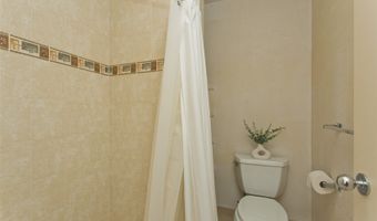 585 Mananai Pl 26W, Honolulu, HI 96818