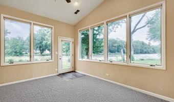 17 Willow St, Algonquin, IL 60102
