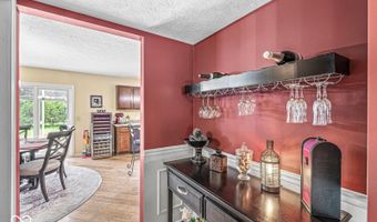6332 Surrey Ct, Anderson, IN 46013