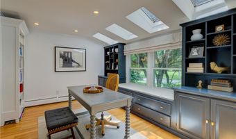 22 Pine Top Rd, Barrington, RI 02806