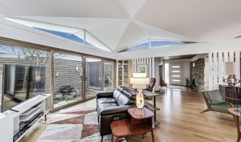 2800 S BRIARWOOD Dr W, Arlington Heights, IL 60005