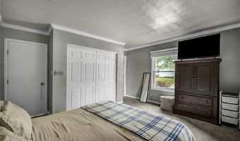 150 Greenbriar Dr, Aurora, OH 44202
