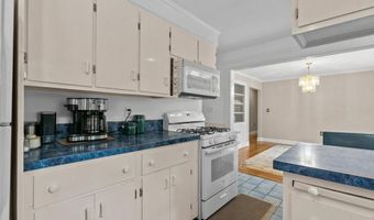 6 Wabasso Ter, Middletown, RI 02842