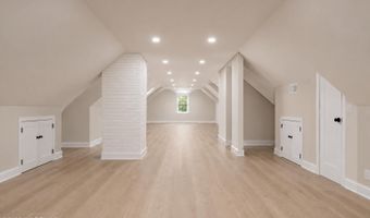 266 Orchard Ave, Belford, NJ 07718