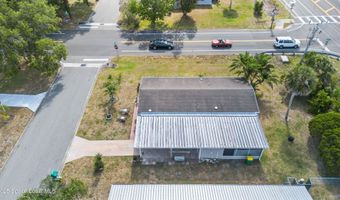 901 Laurel Cir, Barefoot Bay, FL 32976