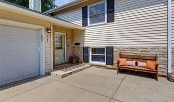223 W Tanglewood Dr, Arlington Heights, IL 60004