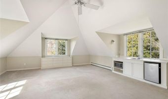9 Ocean Lawn Ln, Newport, RI 02840
