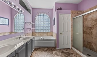 2317 Barrett Dr, Algonquin, IL 60102