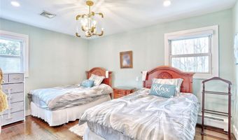 14 Montclair Ave, Airmont, NY 10952