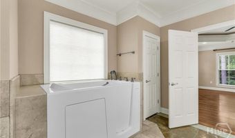 5 Pinebrook Ct, Savannah, GA 31405