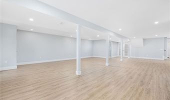 35 Beech Crest Rd, East Greenwich, RI 02818