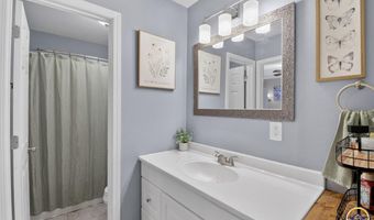 211 W 4th St, Auburn, KS 66402