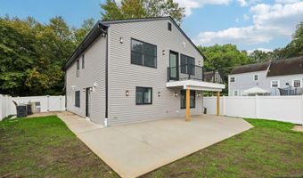 14 Redwood St, Bergenfield, NJ 07621