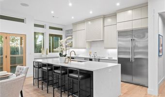 609 SW 4th St, Bentonville, AR 72712