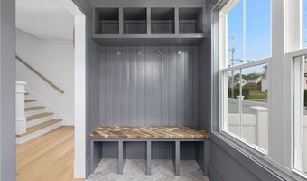 104 Second St, Newport, RI 02840