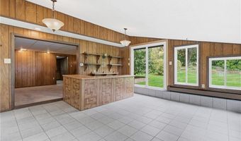 6 Bruce Dr, North Smithfield, RI 02896