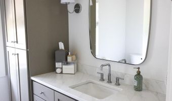 1753 Karnis Dr NW, Alexandria, MN 56308