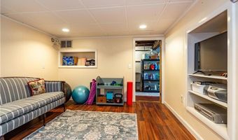 42 Grasslands Rd, East Greenwich, RI 02818