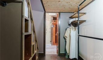 585 White Cir 406, Athens, GA 30605