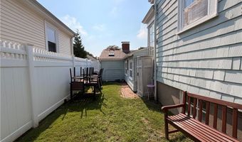 38 Hilltop Ave Cottage, Middletown, RI 02842