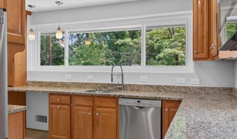 10228 HATHERLEIGH Dr, Bethesda, MD 20814