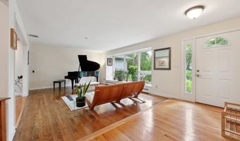10 Pleasant Point Rd, Branford, CT 06405
