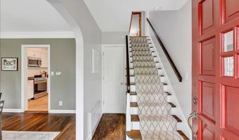 28 Loudon Pkwy, Albany, NY 12211