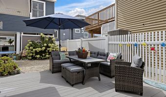 222 7TH St, Beach Haven, NJ 08008