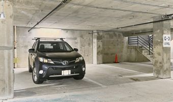 635 SLATERS Ln G-01, Alexandria, VA 22314