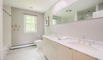 215 Adirondack Dr, East Greenwich, RI 02818