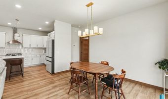 1001 S Moonlight Cir, Brandon, SD 57005