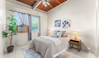 98-822 Kaamilo St, Aiea, HI 96701