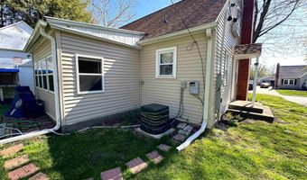 820 N 4TH St, Clinton, IA 52732