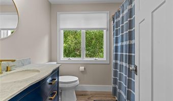 8 Woodsia Rd, Narragansett, RI 02874