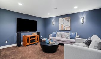 3867 Hawk Crest Rd, Ann Arbor, MI 48103