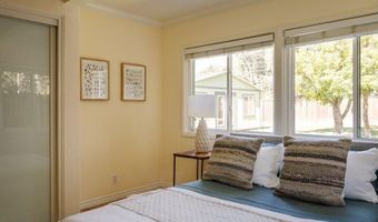 2061 N Roosevelt Ave, Altadena, CA 91001
