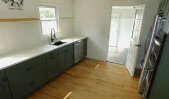 41 Woodcrest Dr, East Providence, RI 02915