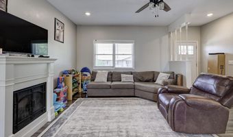 637 W 30th St, Baxter Springs, KS 66713
