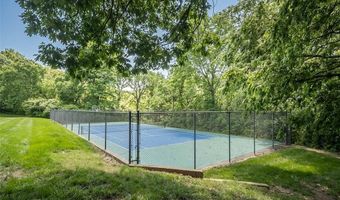 2370 Hidden Meadow Ln, Ballwin, MO 63021