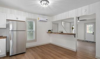 933 S Rinker Ave, Aurora, MO 65605