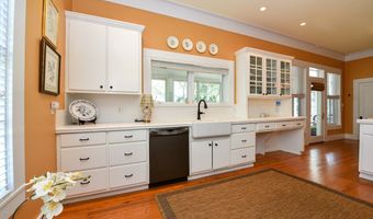 160 Ave C, Apalachicola, FL 32320