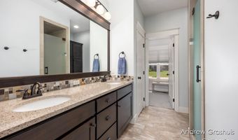 10 Fox Point Ct, Ada, MI 49301
