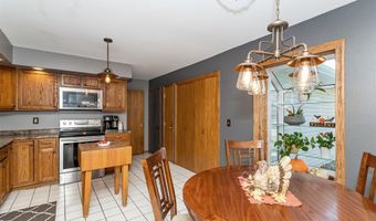 2712 Northridge Cir, Ames, IA 50014