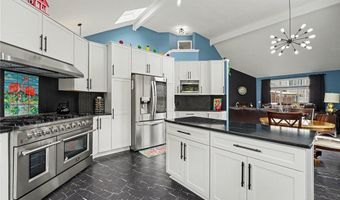 959 Grand View Ln, Aurora, OH 44202