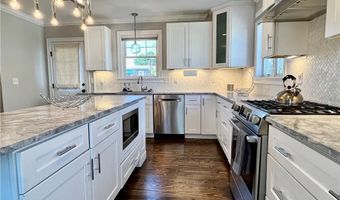 24 Stockholm St, Newport, RI 02840